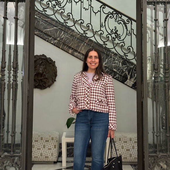 Meet your Posher, Esther - Picture 1 of 12